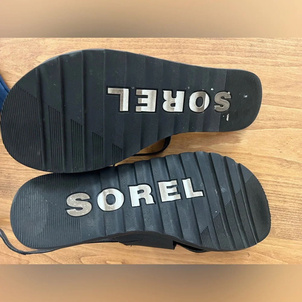 Women’s Black Sorel sandals - Picture 2 of 2
